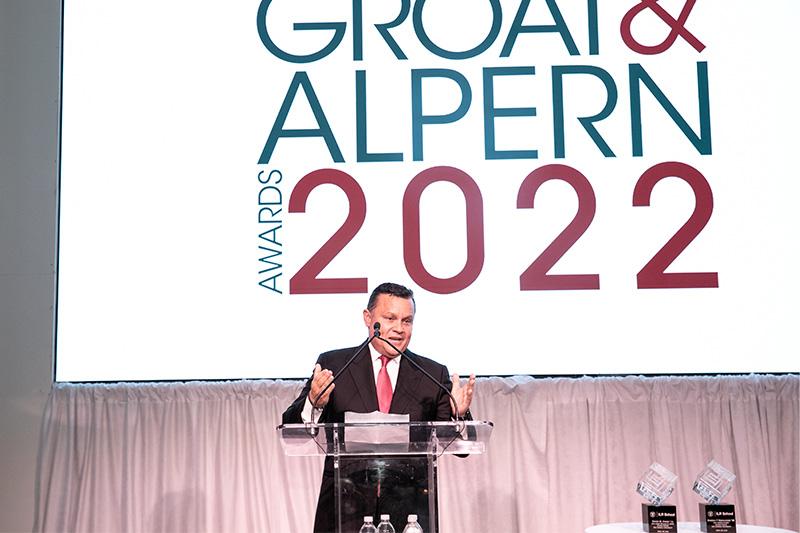 Russell Hernandez ’88 accepting his award at the 2022 Groat & Alpern event.