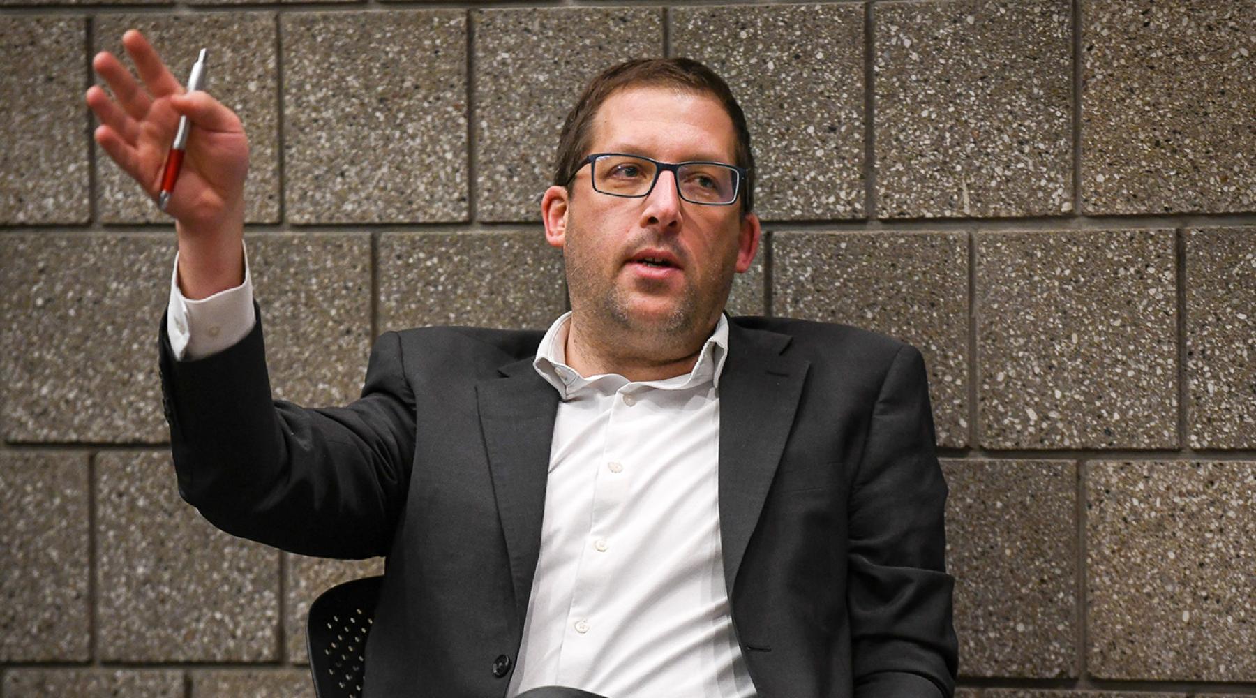 Gali Racabi speaks at an ILR event in 2024