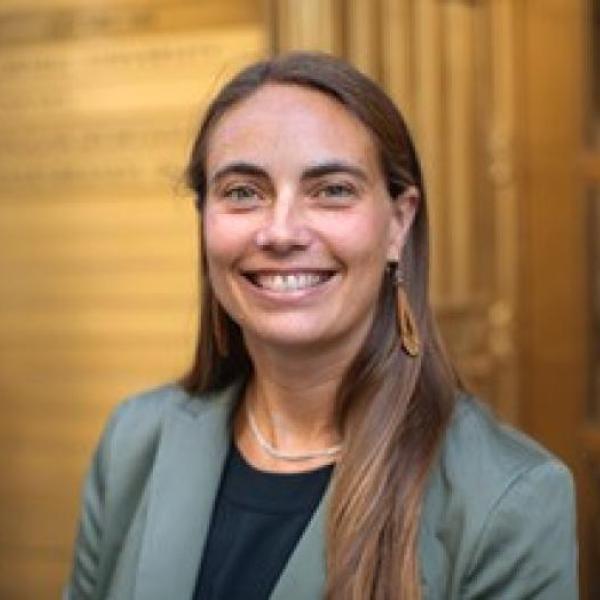 portrait of Lara Skinner