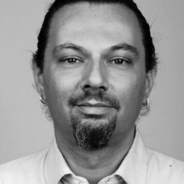 Dario's professional headshot