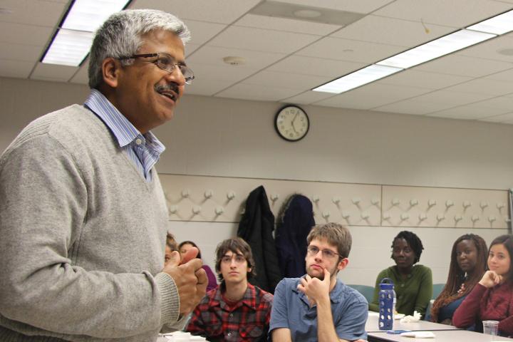 Dr. Ramaswami "Balu" Balasubramaniam teaching in an ILR classroom