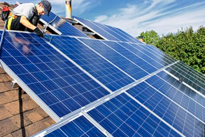 The report features policy recommendations to transition Rhode Island to renewable energy with strong labor and equity standards. (istock)