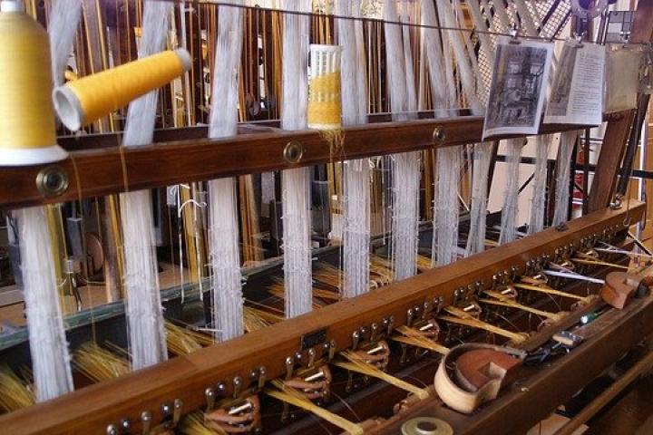 thread loom in a fabric factory