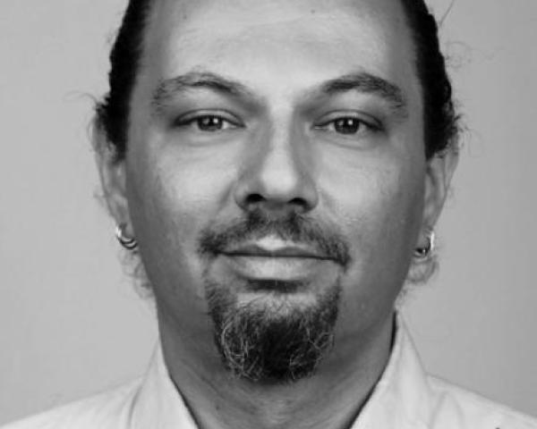 Dario's professional headshot