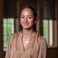 Samantha Fernandez headshot